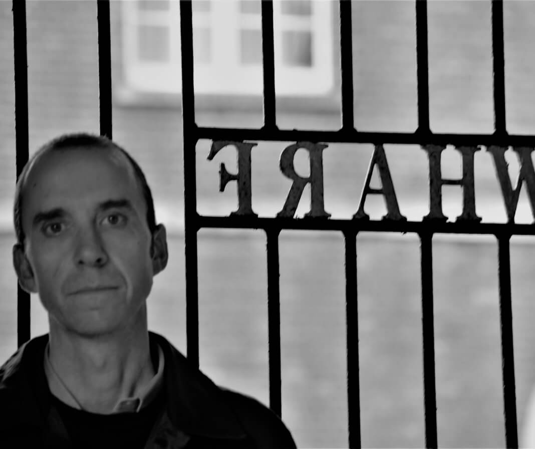 hands playing keyboard